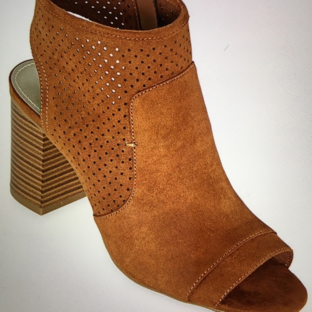 a.n.a Tasha women’s zip peep toe block heels booti